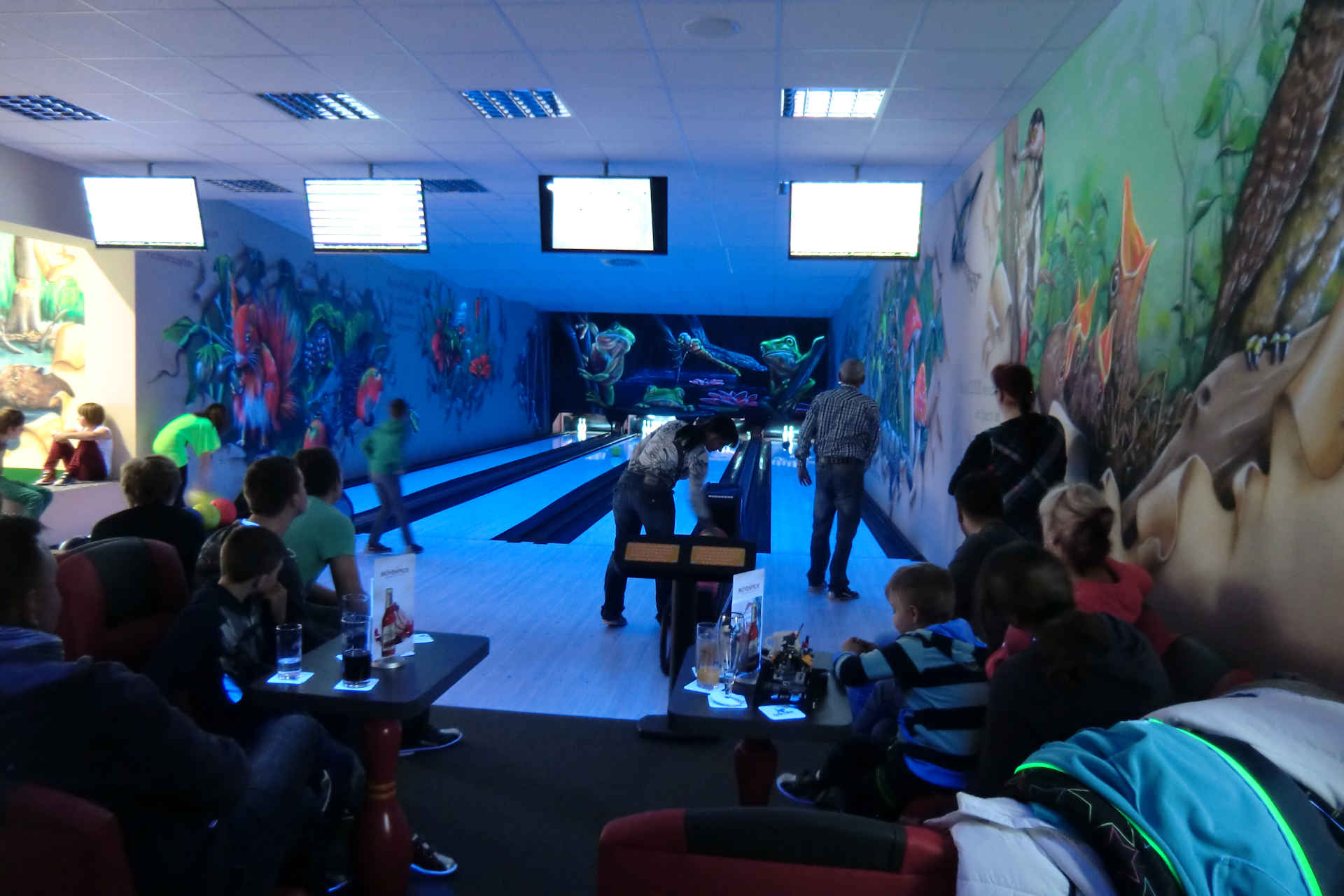 Bowlingbahn mit Schwarzlicht