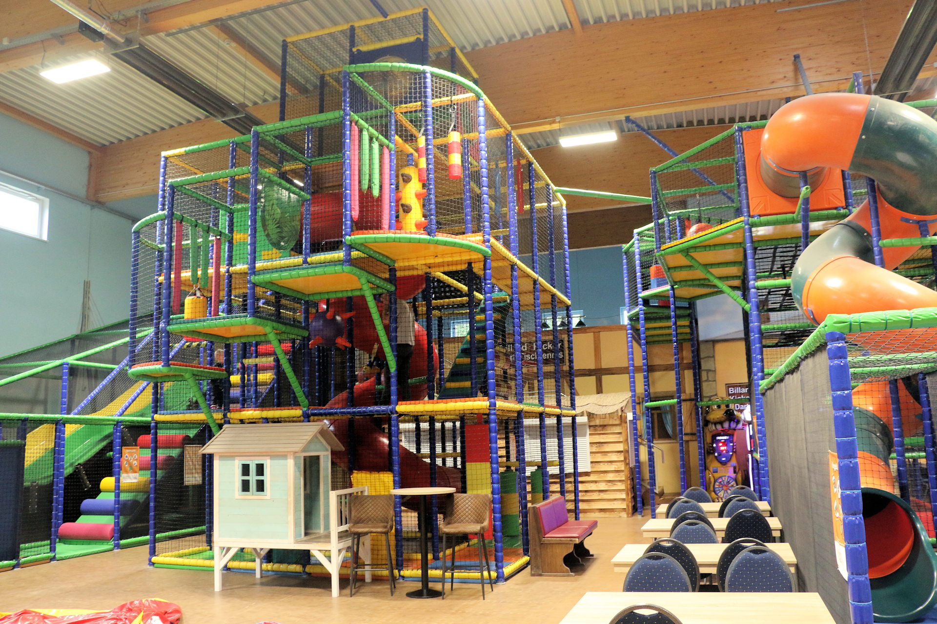 Waldsee-Arena - moderner Spiel- und Erlebnisbereich